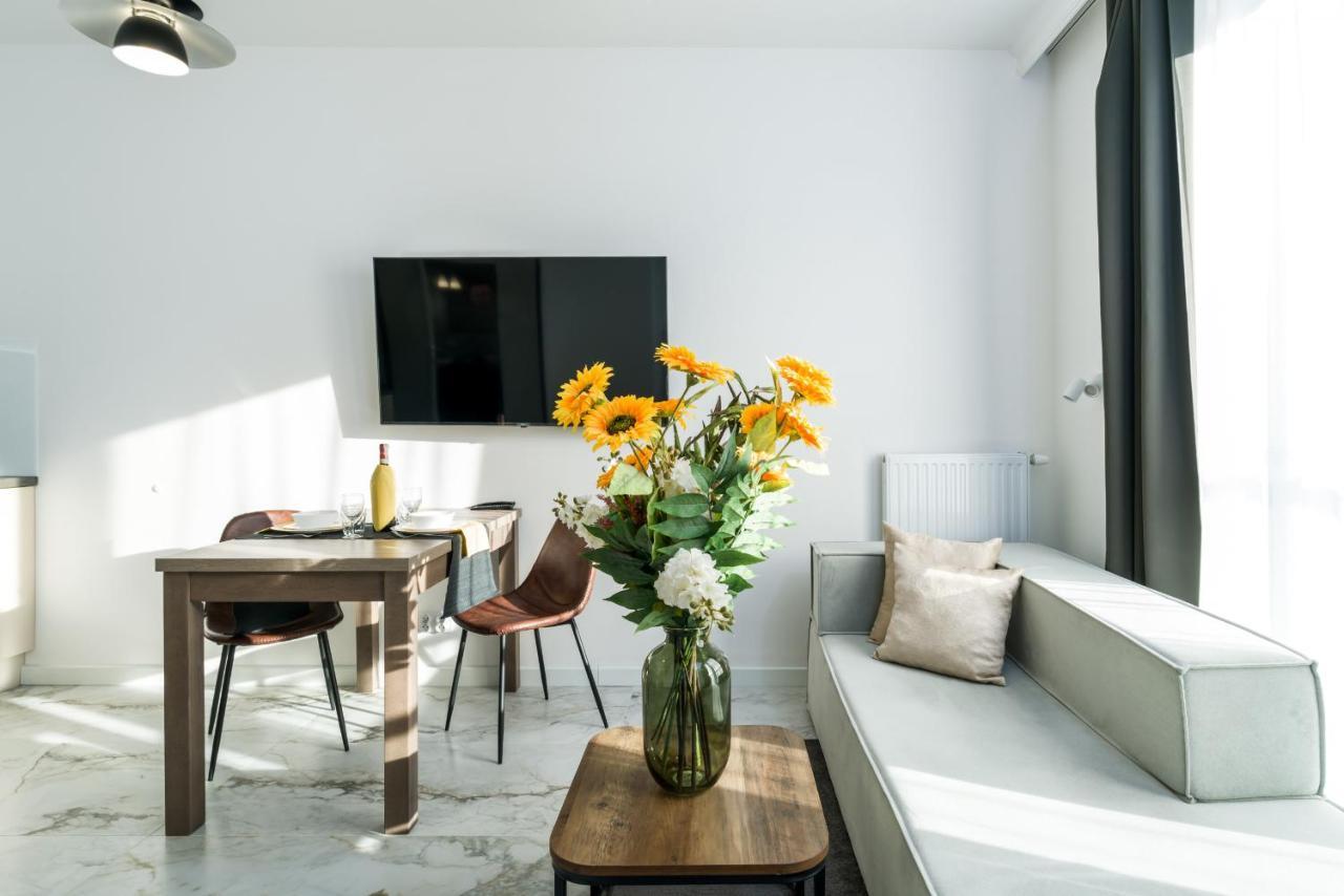 Apartments Poznan Chwaliszewo Residence With Free Garage By Noclegi Renters Exterior foto
